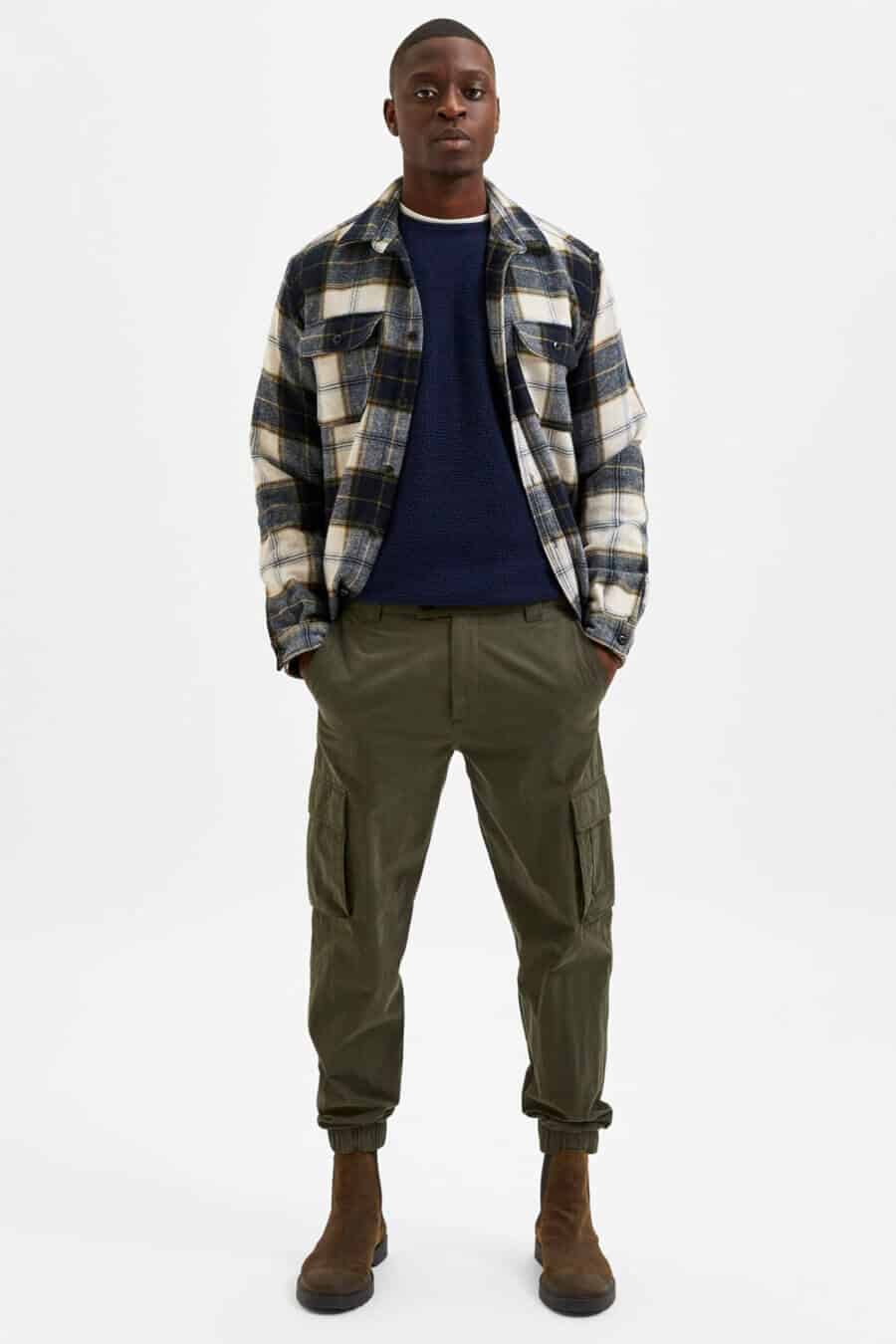 Men's green cargo pants, flannel over shirt and chelsea boots outfit