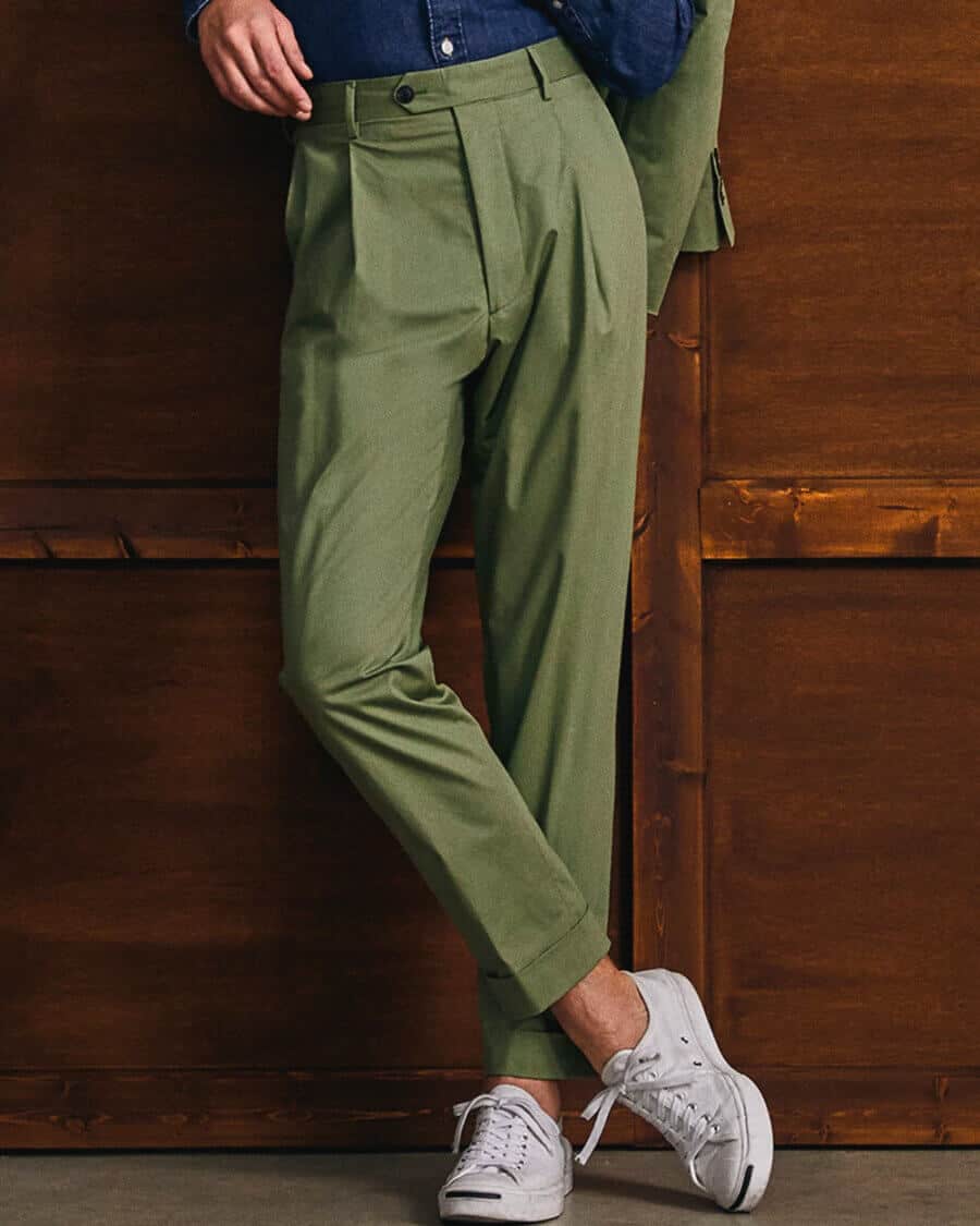 What color top will go with olive pants? - Quora
