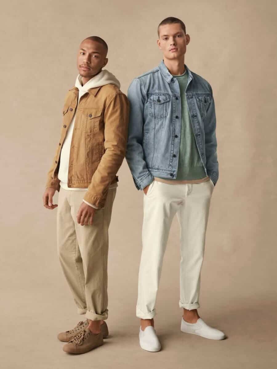 Men's denim jean jacket outfits with chinos and sneakers