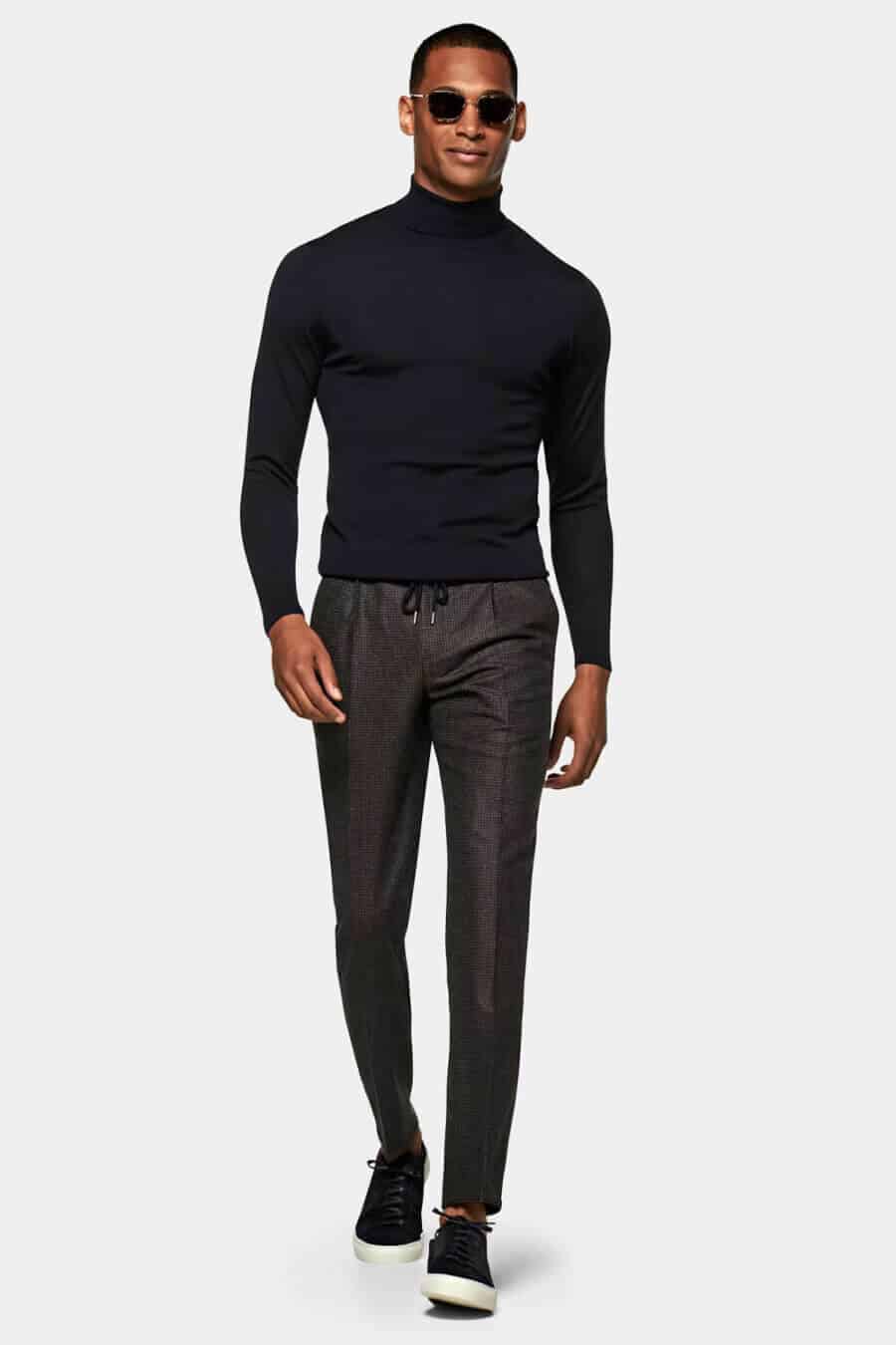 Minimalist turtleneck outfit for men with trousers and sneakers