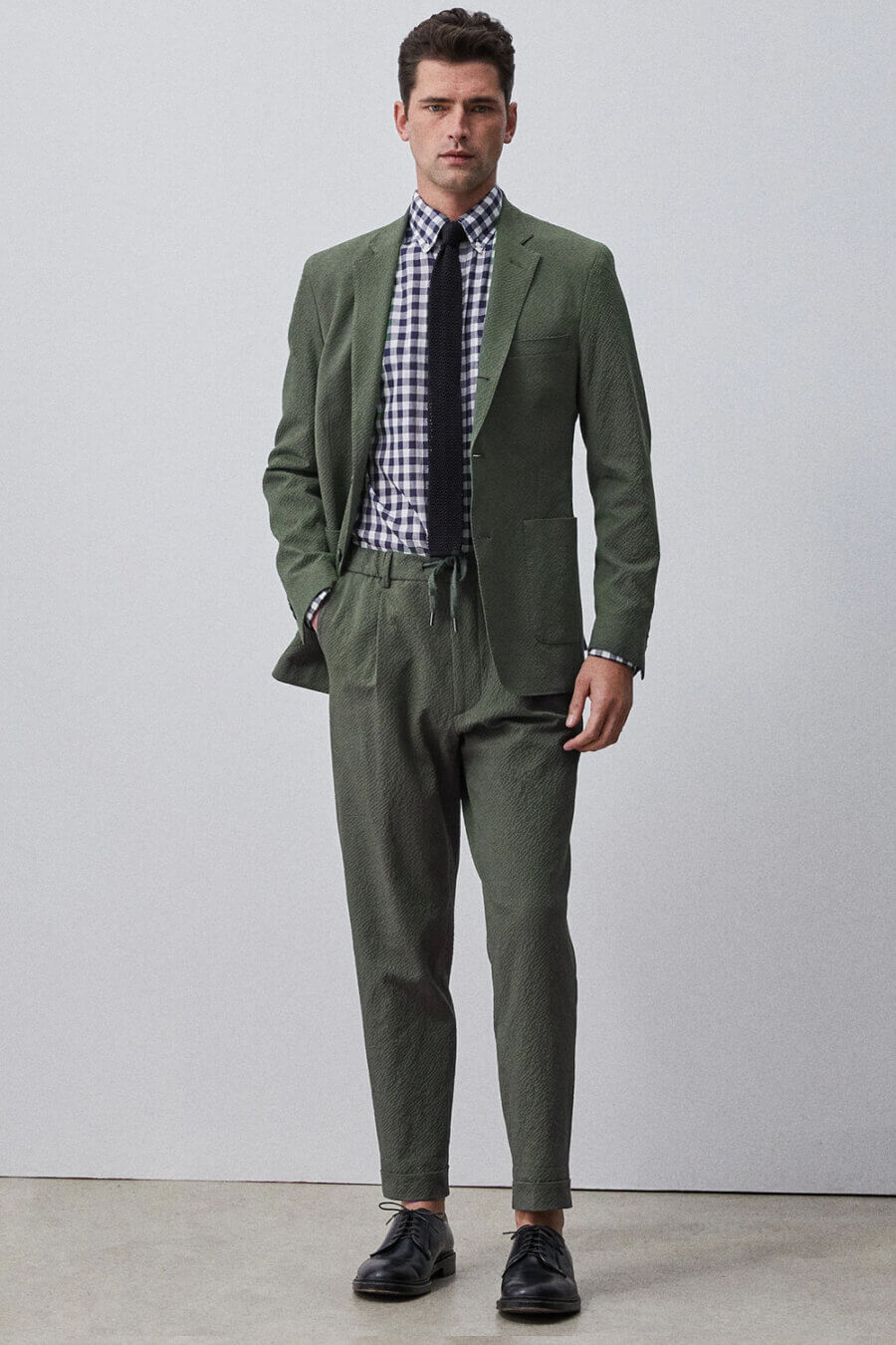 Men's green suit worn with black shoes