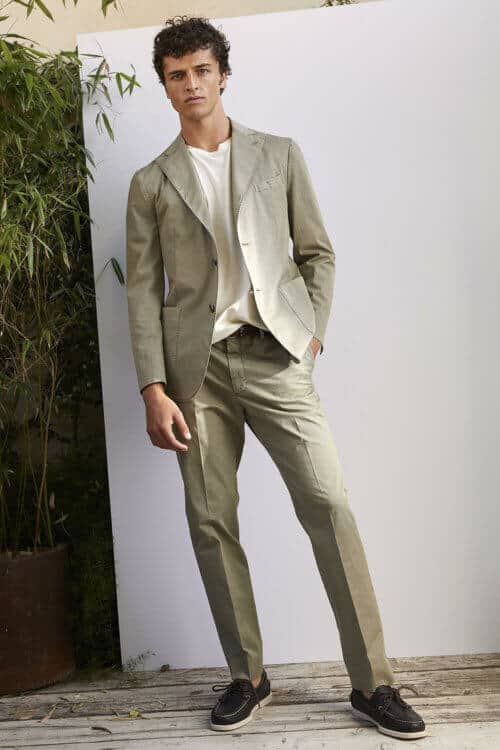 How to dress like an Italian - men's khaki green unstructured suit