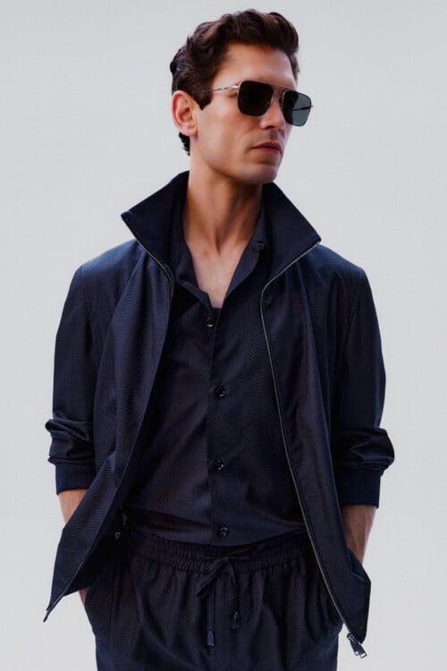 Italian men's style: all navy outfit with a cool pair of sunglasses