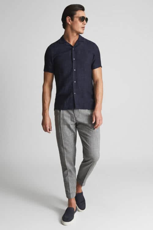 Men's short sleeve navy linen shirt with cropped trousers and loafers outfit