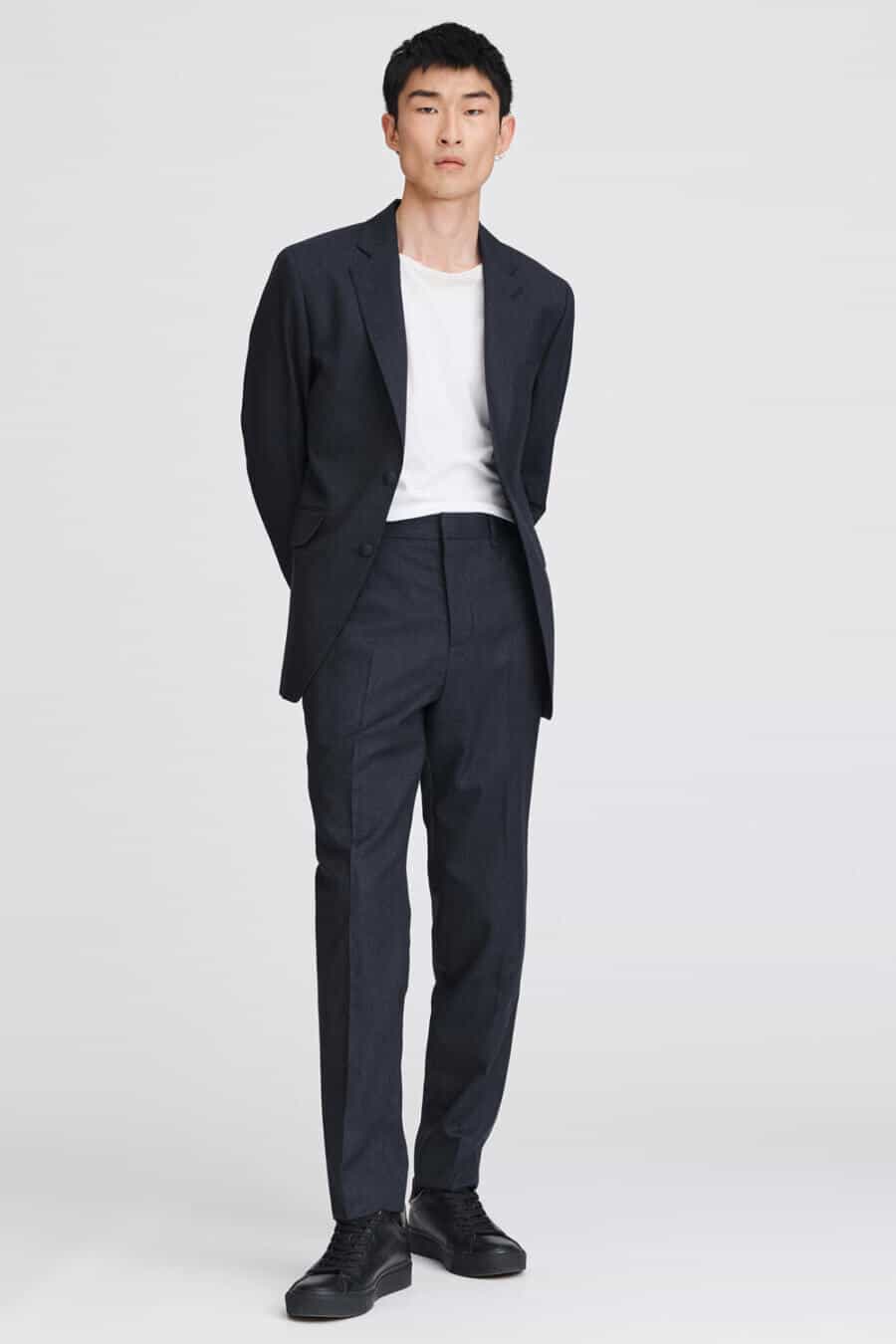 Men's navy suit, white T-shirt and black leather sneakers outfit