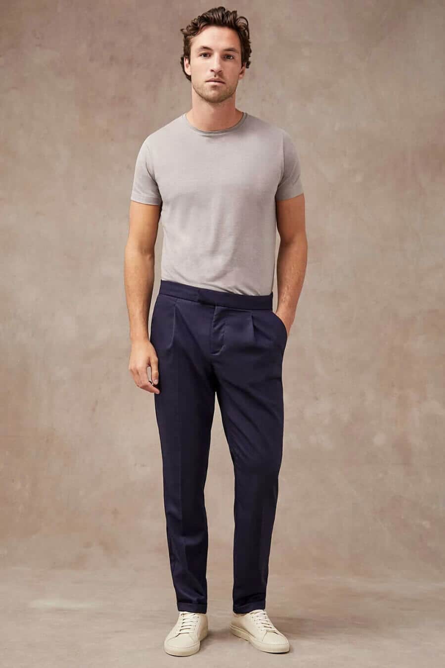 Men's simple summer outfit: t-shirt tucked into trousers with sneakers