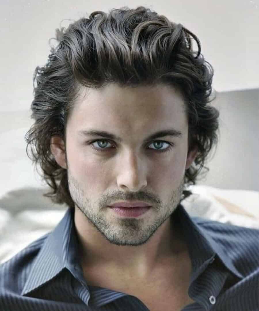 Long Slicked Back Men's Hairstyle (Coiffure Pour College)  #menshairstyleslong | Long hair styles men, Cool short hairstyles, Mens  hairstyles thick hair