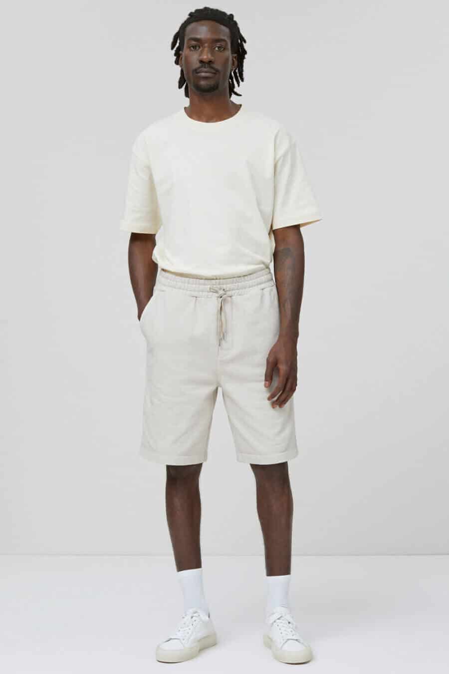 Men's jersey shorts, white t-shirt and white sneakers outfit