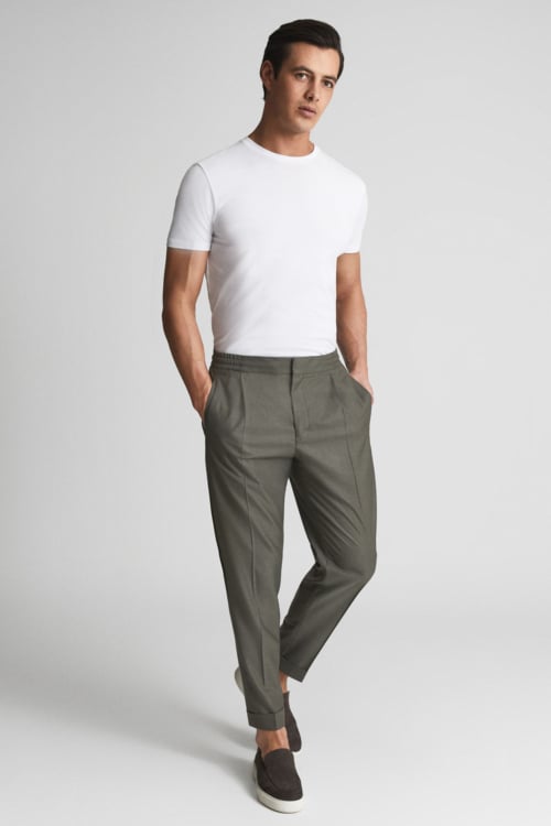 Men's t-shirt tucked into pleated trousers outfit