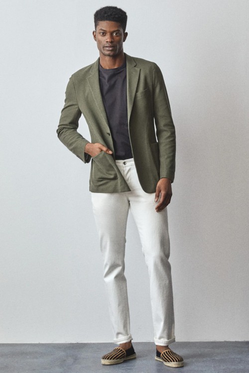 Men's white jeans, black T-shirt and green blazer outfit