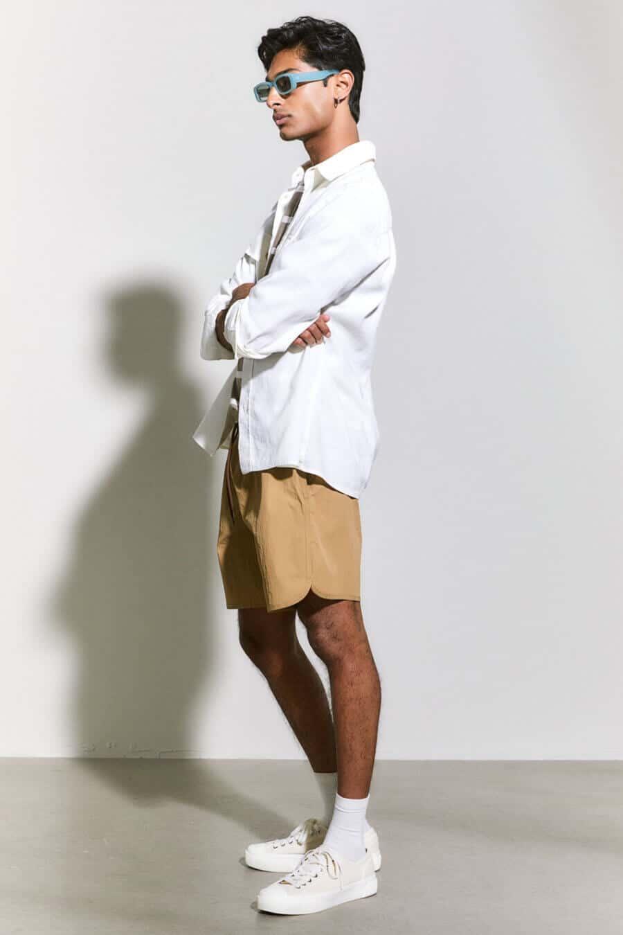 Men's swim shorts, linen shirt and white sneakers outfit