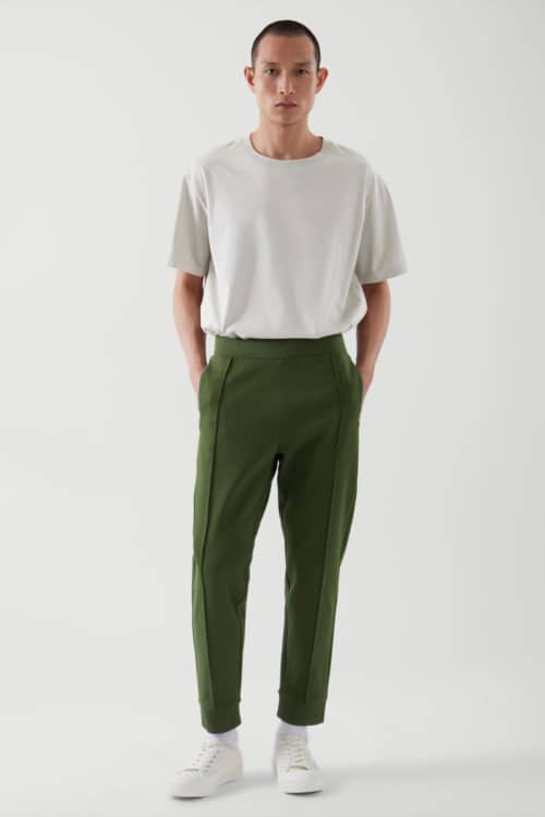 Men's sweatpants, tucked in T-shirt and sneakers outfit