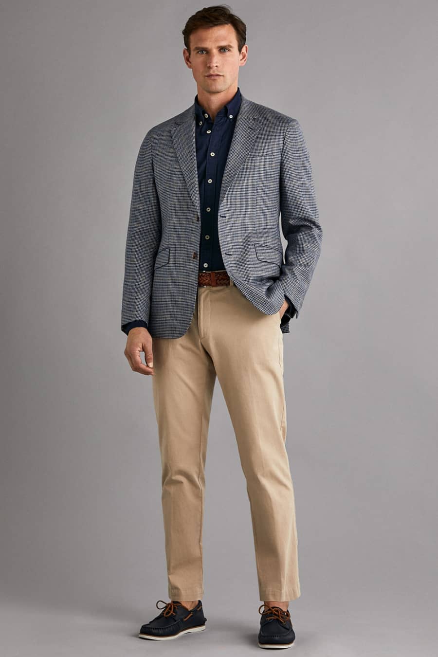 Men's khaki pants, navy Oxford shirt, sports coat and boat shoes outfit