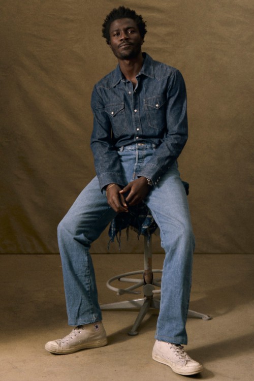 Men's bootcut tapered jeans with denim shirt outfit