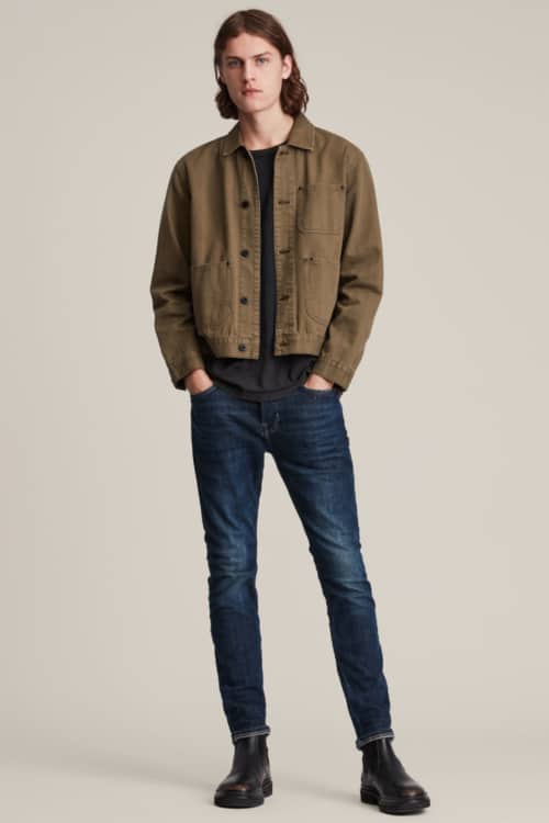 Men's skinny fit jeans, black T-shirt, trucker jacket and Chelsea boots outfit