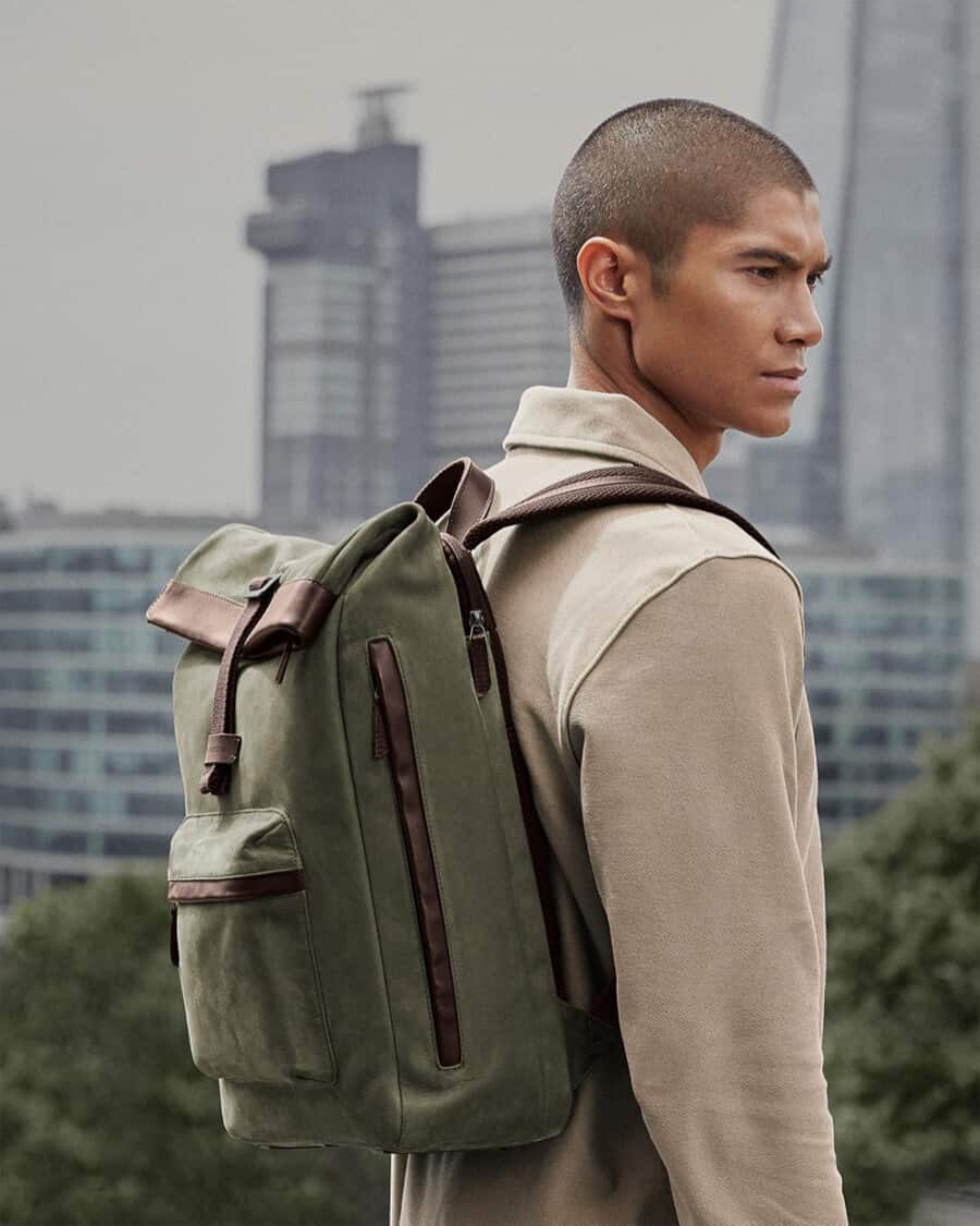 Man carry a green Carl Friedrik backpack