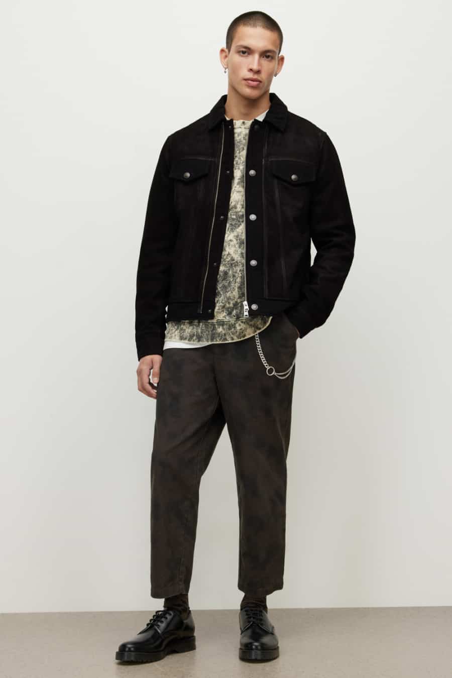 Men's wide-leg chinos, acid wash sweatshirt, black suede trucker jacket and black chunky Derby shoes outfit