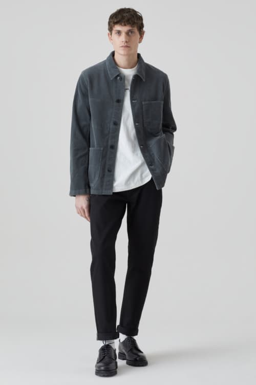 Men's black jeans, white socks, black Derby shoes, white T-shirt and cotton twill overshirt outfit