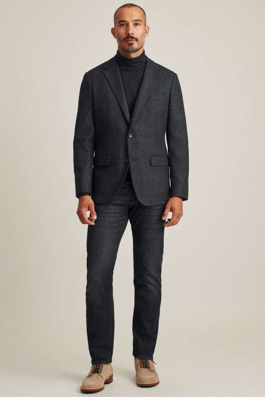 Men's black-grey jeans, charcoal roll neck, charcoal blazer and beige suede shoes outfit
