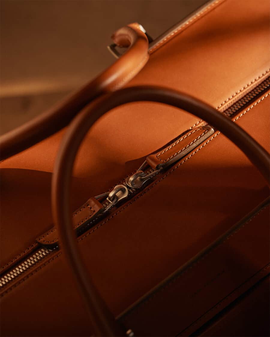 Close up of the zipper of a luxury tan leather weekend bag by Carl Friedrik