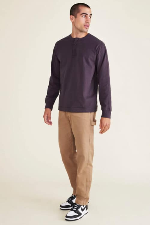 Men's khaki carpenter pants, navy long sleeve top and Nike Dunks outfit