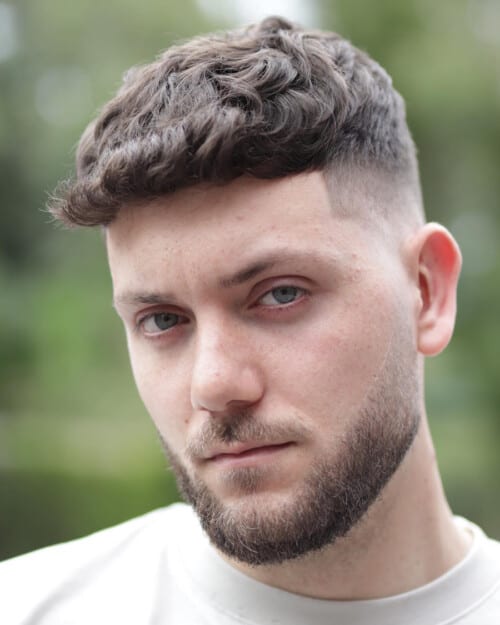Men's short back and sides wavy haircut with mid fade