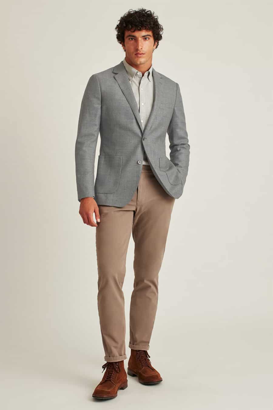 Men's brown pants, grey shirt, grey blazer and brown suede boots outfit