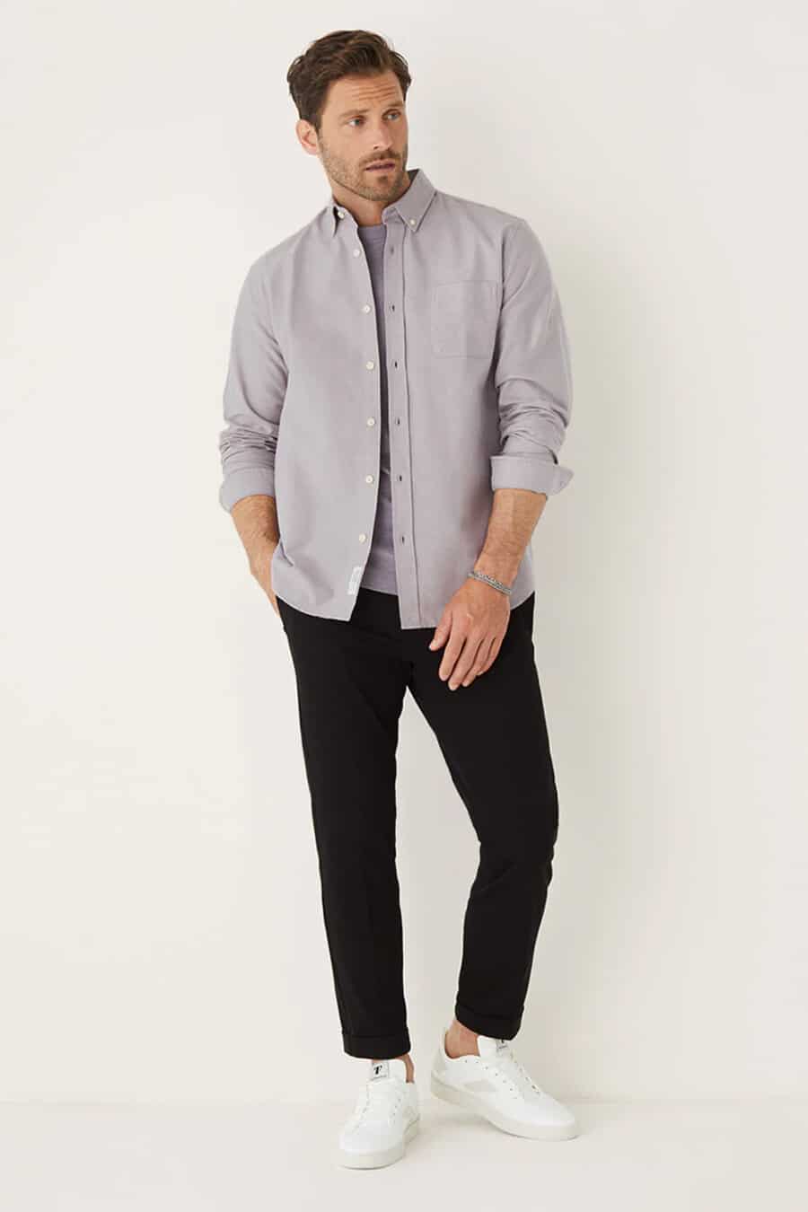 Men's black chino pants, purple T-shirt, light purple shirt and white sneakers outfit