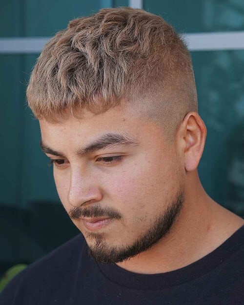Men's highlighted hair in Caesar cut