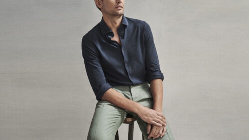 The best shirt colours to wear with green pants