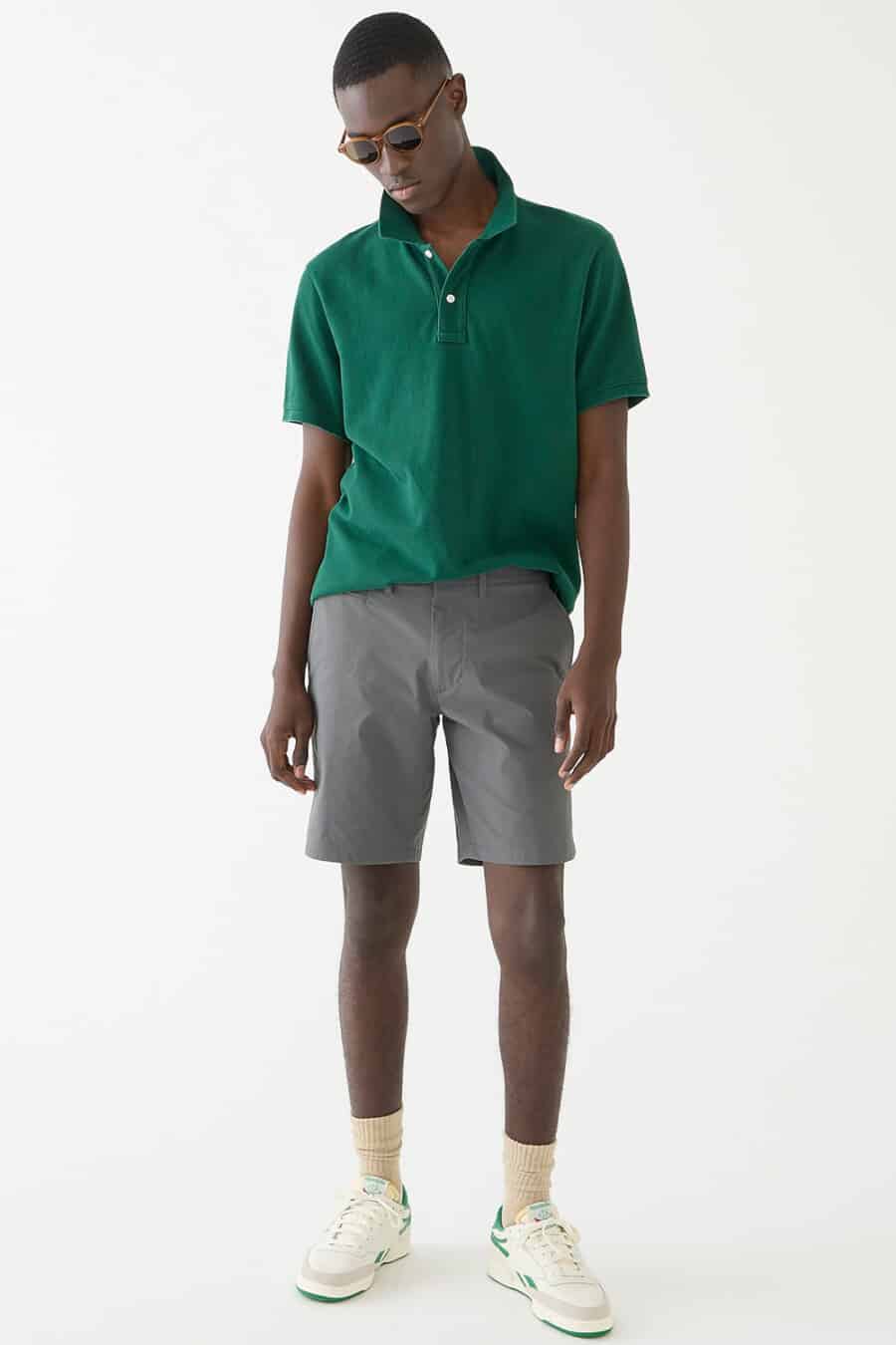 Men's dark grey shorts, forest green polo shirt, beige socks and off-white/green retro running sneakers outfit