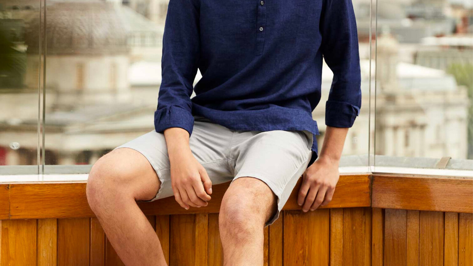 What Colour Shirts To Wear With Grey Shorts 18 Outfit Examples