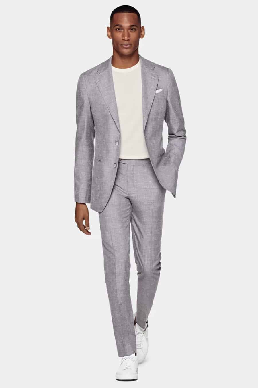 Men's purple suit, off-white T-shirt and white sneakers outfit