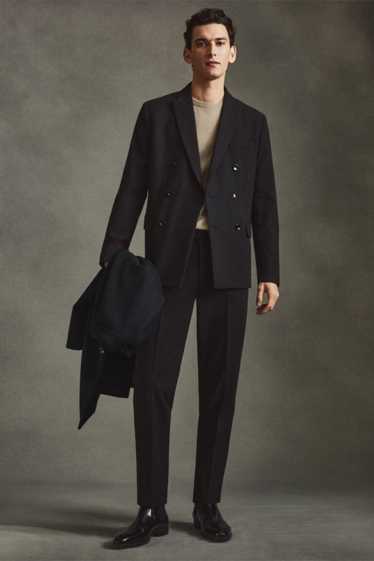 Suit With A T-Shirt: How To Get The Look Right In 2025 (15 Outfits)