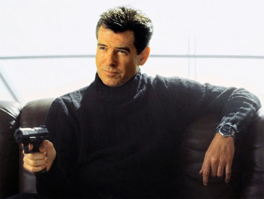 Pierce Brosnan wearing a blue dial Omega Seamaster Professional watch as James Bond in GoldenEye