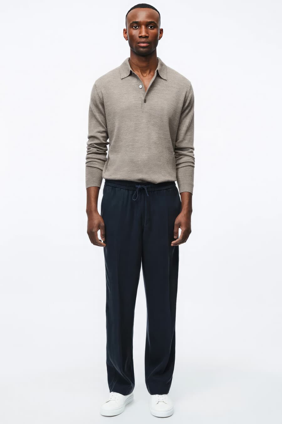 Men's navy drawstring pants, long-sleeve knitted grey polo shirt and white sneakers outfit