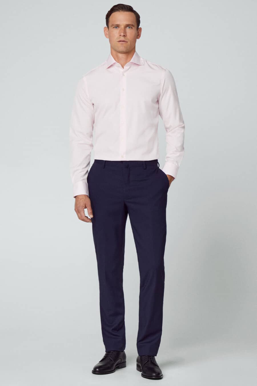 Men's navy tailored pants, light pink dress shirt and black leather derby shoes outfit