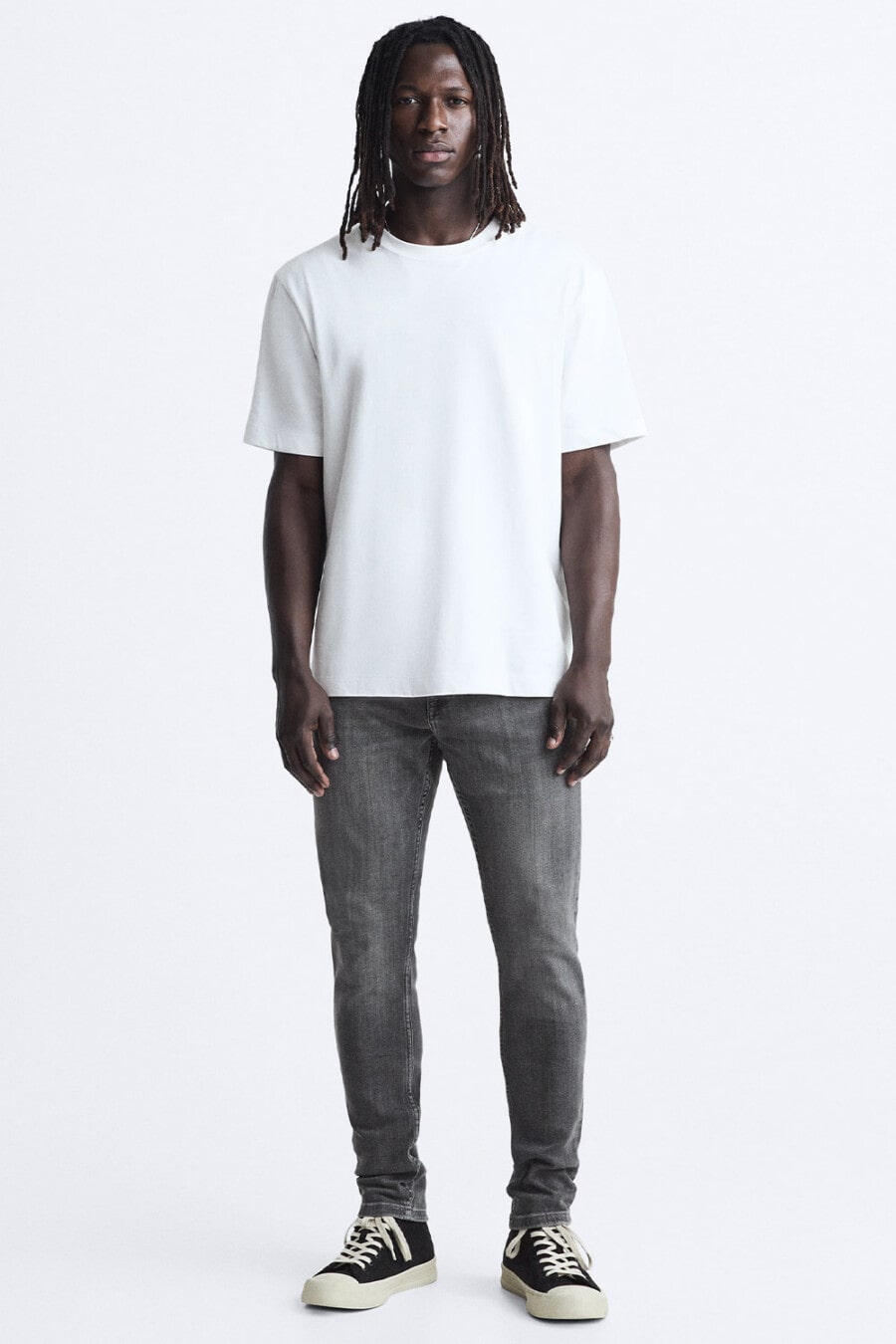 Men's washed grey jeans, white T-shirt and black canvas high-top sneakers outfit