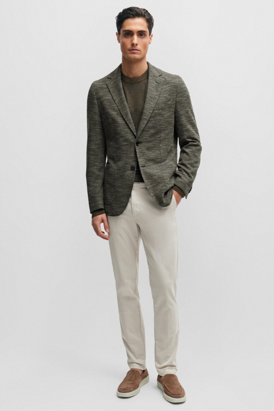 Men's off white chinos, moss green T-shirt, green-grey blazer and brown suede loafers outfit