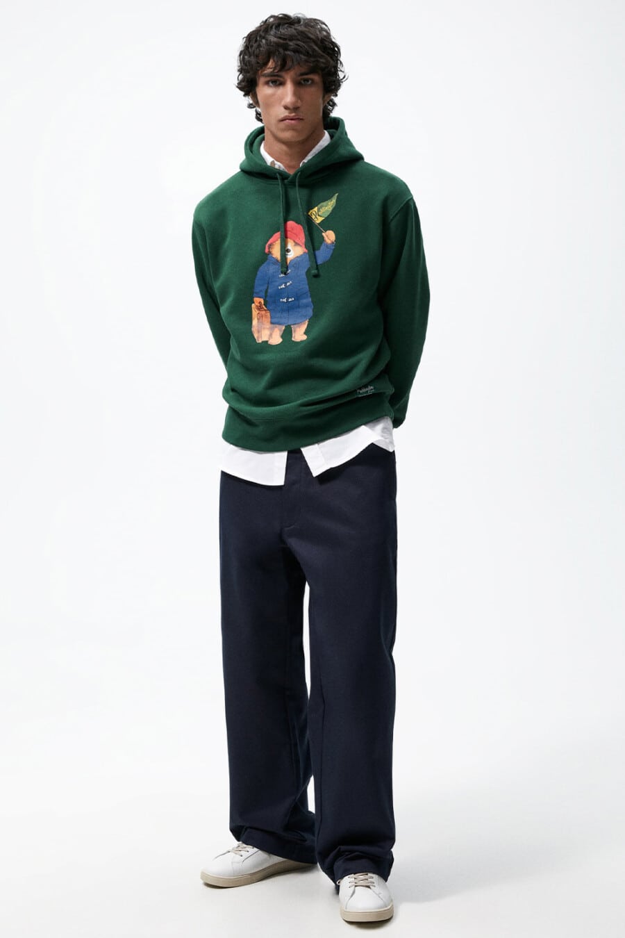 Men's wide-leg baggy navy pants, white Oxford shirt, green printed berar hoodie and white sneakers outfit